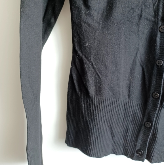 Black button down vneck cardigan - Picture 4 of 8